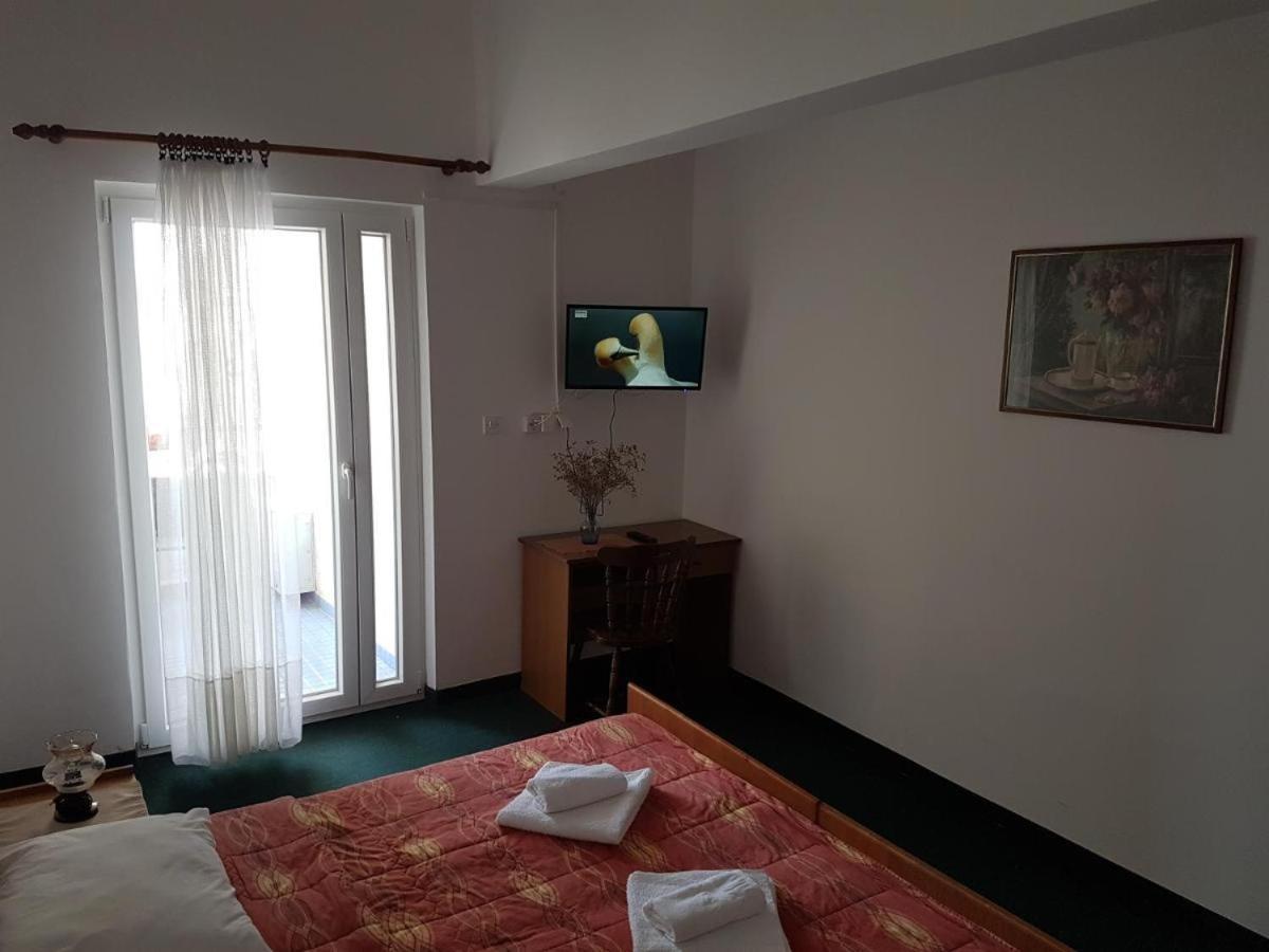 Bed And Breakfast Miramar Starigrad Paklenica Ngoại thất bức ảnh
