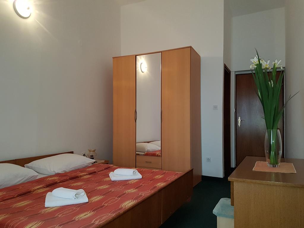 Bed And Breakfast Miramar Starigrad Paklenica Ngoại thất bức ảnh